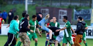 Bataie ca-n sapte pacate la Sacuieni! Jucatorii de la Sacuieni si Ulmi s-au batut cu pumnii si picioarele